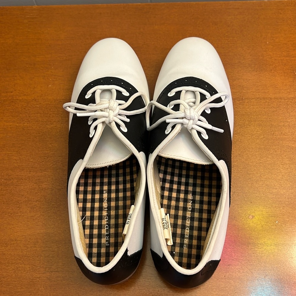 Saddle Shoes • Women’s 10